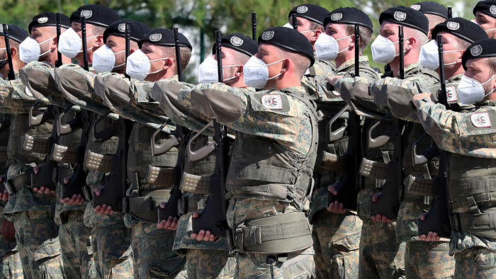 Több száz katonát küld Bosznia-Hercegovinába az Európai Unió