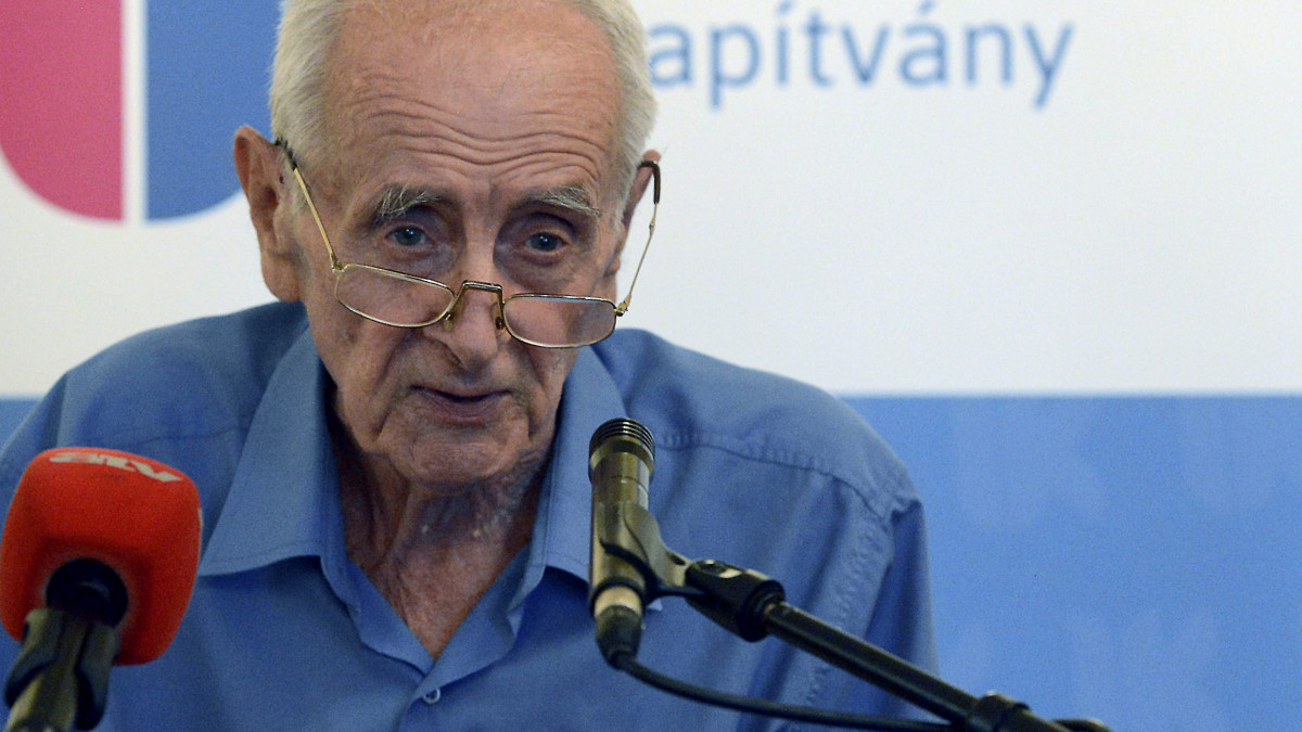 Vitányi Iván szociológus, író, esztéta, politikus a 90. születésnapja alkalmából rendezett köszöntésen a Petőfi Irodalmi Múzeumban 2015. július 3-án.