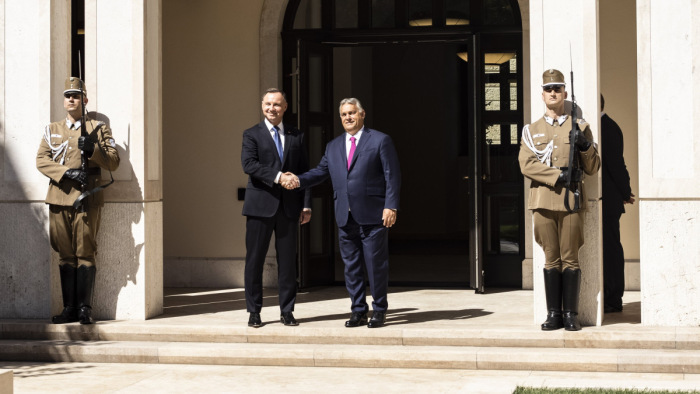Orbán Viktor: Brüsszel visszaél a hatalmával, veszélyezteti Európa egységét