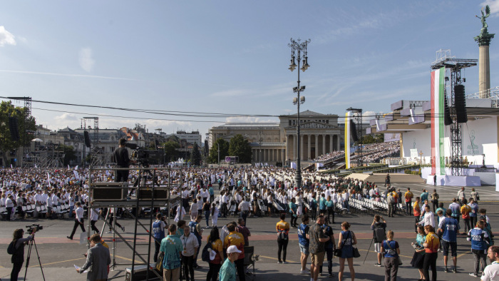 Útlezárások Budapesten a vasárnapi pápalátogatás miatt
