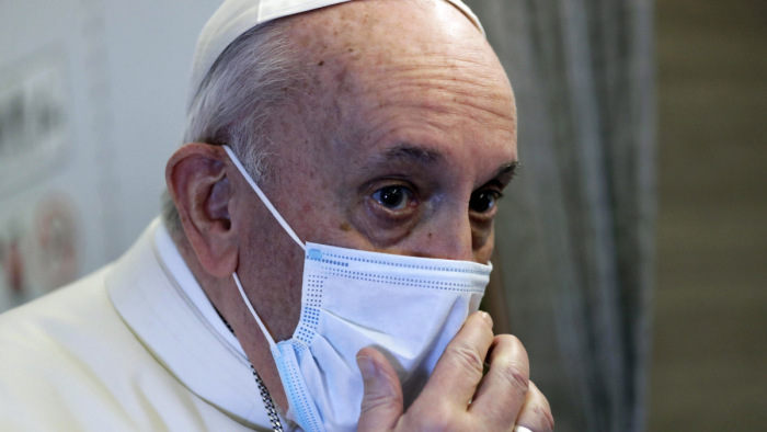 Ferenc pápa: hiába van a nyakunkban a kereszt, ha...