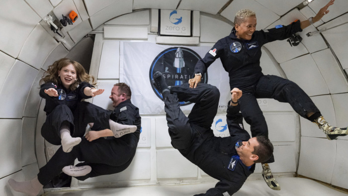 Megperzselődött, de biztonságban leszállt a SpaceX négy amatőr űrhajóssal a fedélzetén – videó