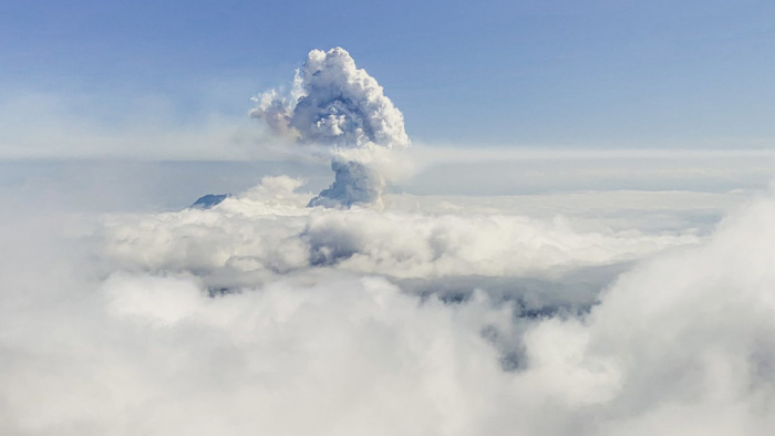 Óriási hamufelhő borult a Kanári-szigetekre, nagy robbanással kitört a Cumbre Vieja tűzhányó