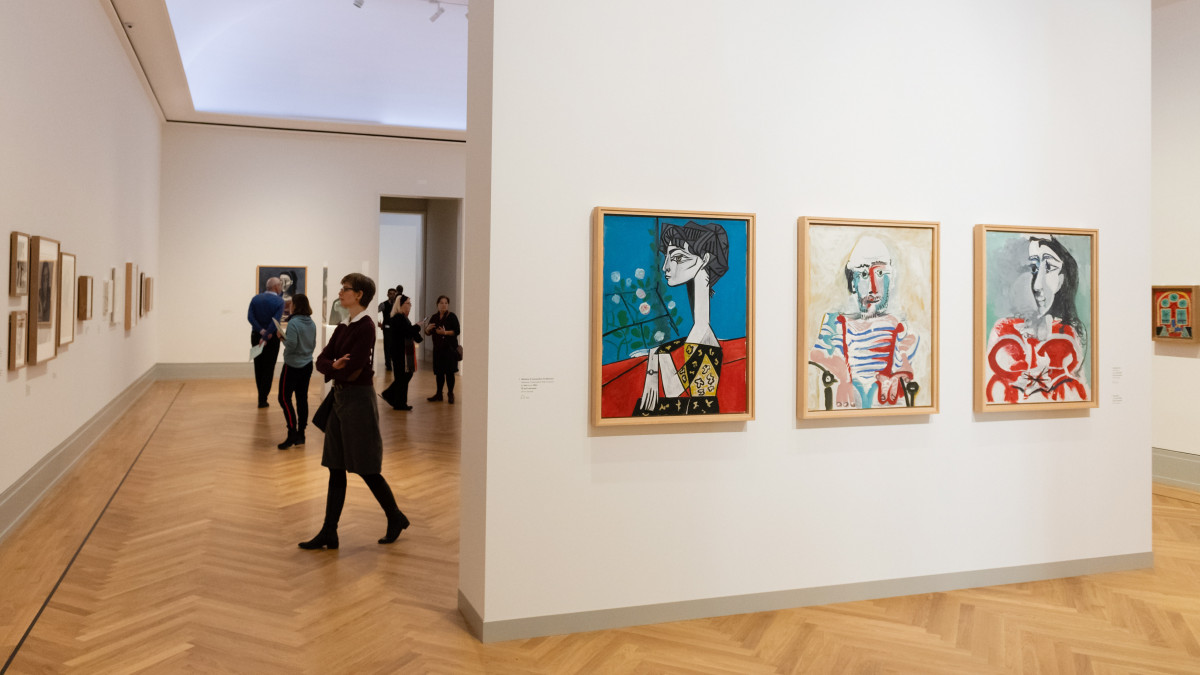 A Picasso: a késői mű című kiállítás részlete a potsdami Barberini Múzeumban a tárlat sajtóbemutatóján 2019. március 7-én. Az alkotásokat mind a spanyol mester második felesége, Jacqueline Picasso (1927-1986) gyűjteményéből kölcsönözték.