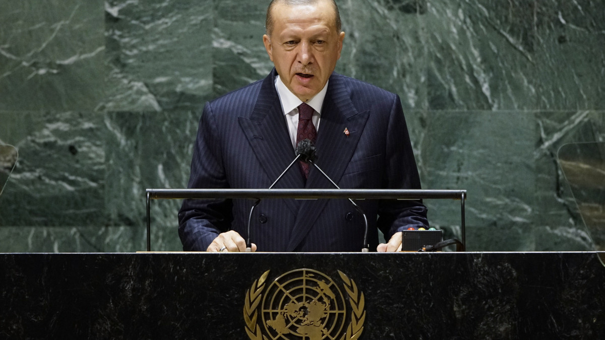 Recep Tayyip Erdogan török elnök felszólal az ENSZ Közgyűlés 76. ülésszakán a világszervezet New York-i székházában 2021. szeptember 21-én.