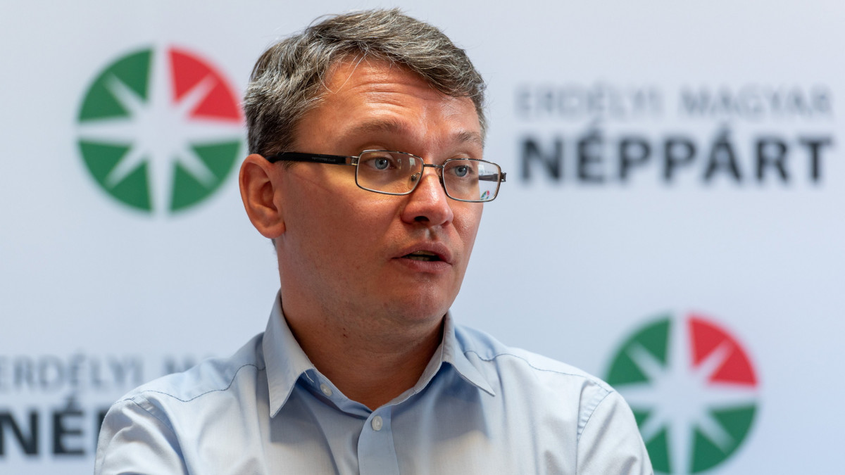 Csomortányi István, az Erdélyi Magyar Néppárt (EMNP) elnöke a párt megalakulásának 10. évfordulója alkalmából tartott kolozsvári sajtótájékoztatón 2021. szeptember 15-én.