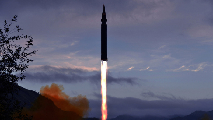 Újonnan kifejlesztett hiperszonikus rakétával kísérletezett Észak-Korea – állítólag működik