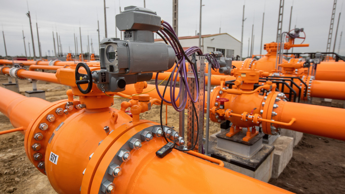 Nagynyomású földgázszállító csővezeték a Kiskundorozsma Nemzetközi Mérőállomáson 2021. szeptember 30-án.