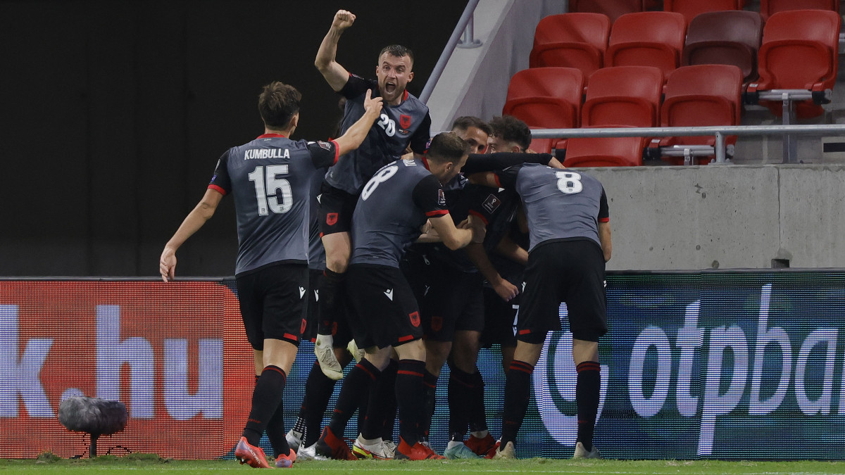 BUDAPEST, HUNGARY - OCTOBER 09: Albania celebrate Armando Broja scoring the first goal during the 2022 FIFA World Cup Qualifier match between Hungary and Albania at Puskas Arena on October 09, 2021 in Budapest, . (Photo by Laszlo Szirtesi/Getty Images)