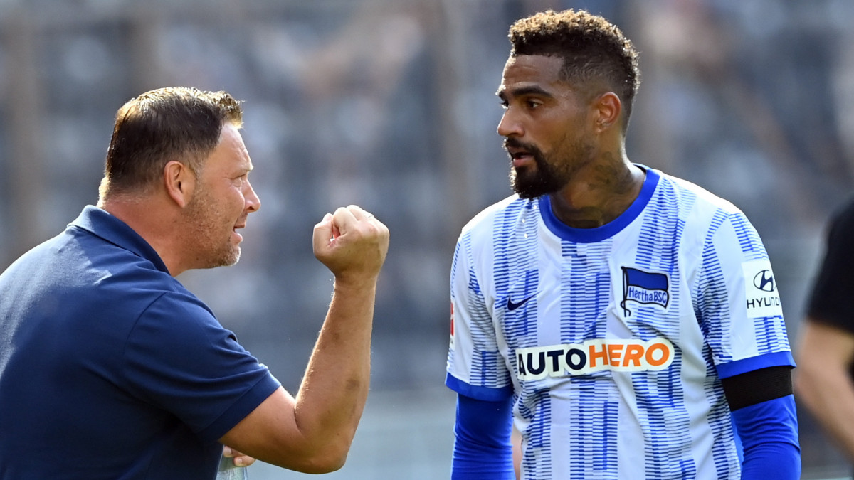 21 August 2021, Berlin: Football: Bundesliga, Hertha BSC - VfL Wolfsburg, Matchday 2 at Olympiastadion. Head coach Pal Dardai (l) of Hertha gives instructions to his player Kevin-Prince Boateng. Photo: Soeren Stache/dpa-Zentralbild/dpa - IMPORTANT NOTE: In accordance with the regulations of the DFL Deutsche FuĂball Liga and/or the DFB Deutscher FuĂball-Bund, it is prohibited to use or have used photographs taken in the stadium and/or of the match in the form of sequence pictures and/or video-like photo series. (Photo by Soeren Stache/picture alliance via Getty Images)