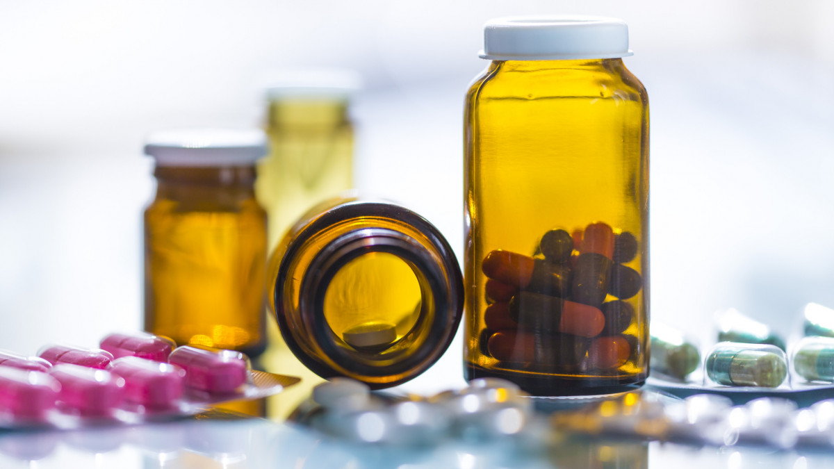 PharmaOnline - Ideje lenne csökkenteni a gyógyszeripari terheket!