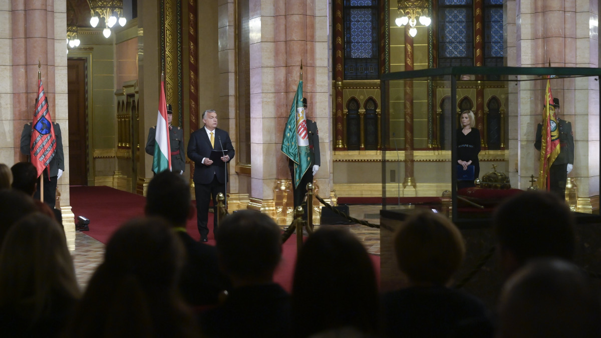 Orbán Viktor miniszterelnök beszédet mond a Tokióban megrendezett XXXII. Nyári Olimpiai Játékokon és a XVI. Nyári Paralimpiai Játékokon eredményes sportolók és sportszakemberek állami kitüntetéseinek átadásán, az Országház Kupolatermében 2021. október 15-én.