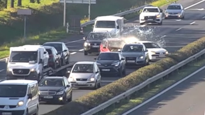 Durva videó: fékezés nélkül szaladt a kocsisorba az M1-esen