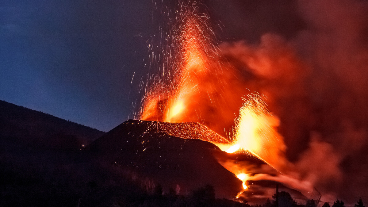 LA PALMA, SANTA CRUZ DE TENERIFE, SPAIN - OCTOBER 20: Lava and pyroclasts emitted by the Cumbre Vieja volcano, on 20 October, 2021 in La Palma, Santa Cruz de Tenerife, Canary Islands, Spain. The lava ejected by the Cumbre Vieja volcano has already devastated 866.1 hectares of land on La Palma - 54.3 more in the last 48 hours - and has destroyed 2,185 buildings - 229 more. Due to the proximity of the lava, on Wednesday night was ordered the evacuation of the residents of five neighborhoods in total, almost fifty homes. (Photo By Europa Press via Getty Images)