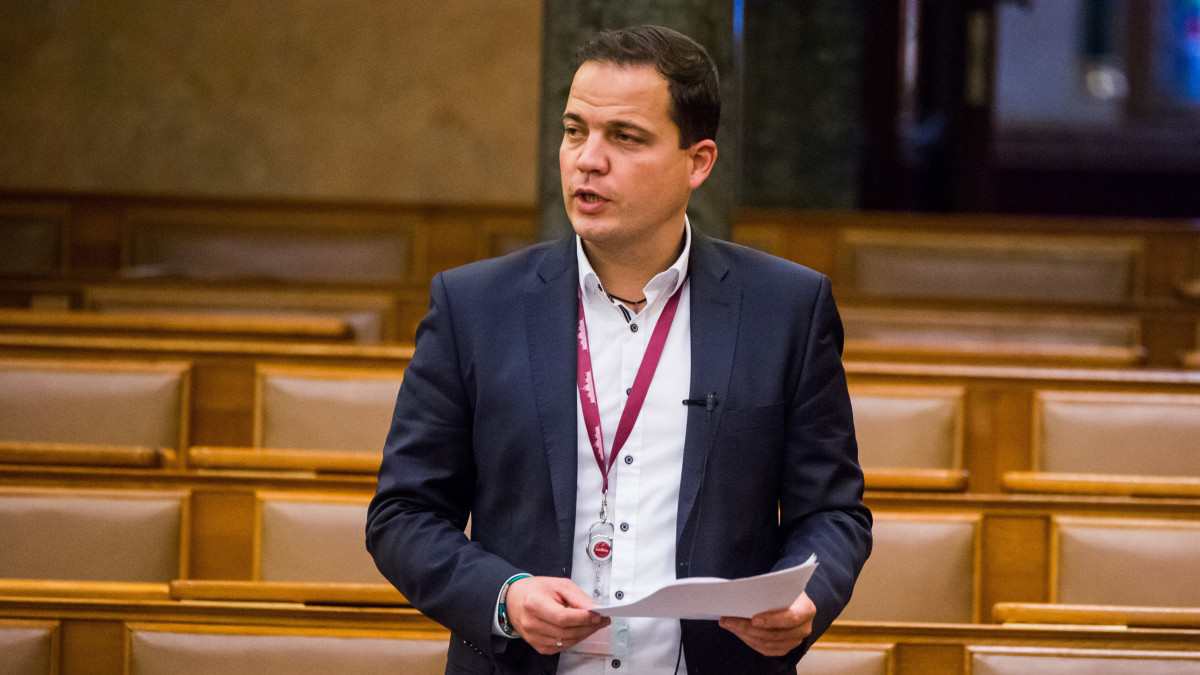 Witzmann Mihály, a Fidesz vezérszónoka felszólal az egyes energetikai és hulladékgazdálkodási tárgyú törvények módosításáról szóló törvényjavaslat vitájában az Országgyűlés plenáris ülésén 2020. december 1-jén.