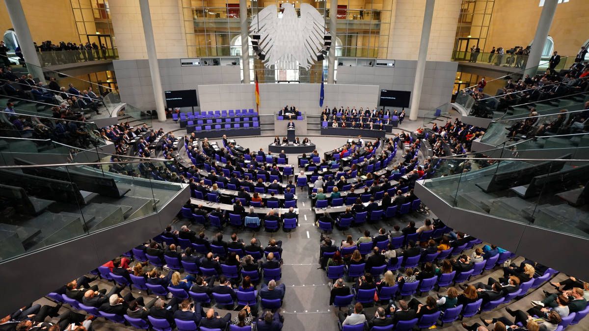 Az új német szövetségi parlament (Bundestag) alakuló ülése Berlinben 2021. október 26-án.