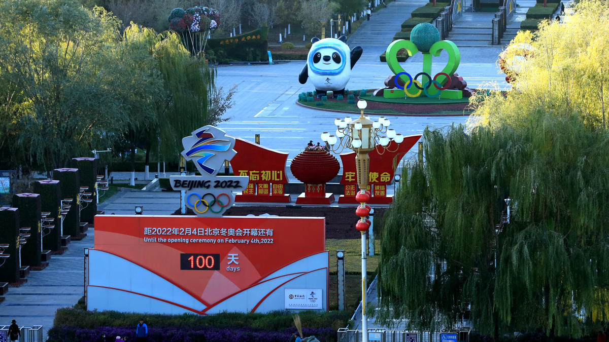ZHANGJIAKOU, CHINA - OCTOBER 27: People take pictures of a countdown clock showing 100-day countdown to Beijing 2022 Winter Olympics on October 27, 2021 in Zhangjiakou, Hebei Province of China. (Photo by Zhao Yongchun/VCG via Getty Images)