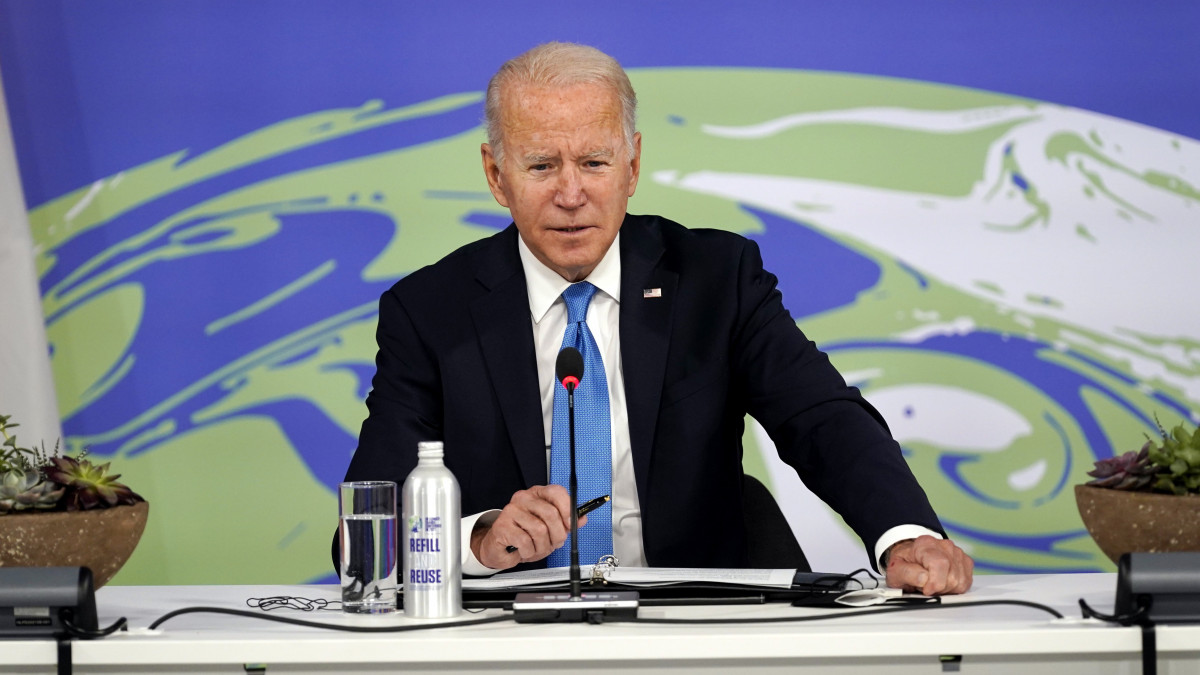 Joe Biden amerikai elnök felszólal az ENSZ 26. klímakonferenciájának (COP26) egyik panelbeszélgetésén Glasgow-ban 2021. november 2-án.