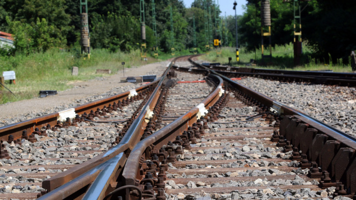 Brüsszel beszáll a Szajol és Debrecen közötti vasút korszerűsítésébe