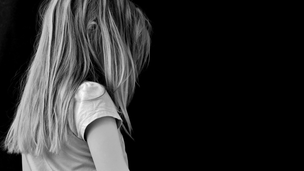 Fiatalkorúak bántalmaztak egy 11 éves lányt Szlovákiában – a nagypolitikáig jutott az ügy