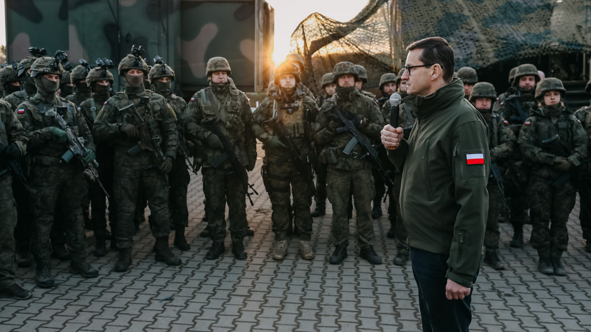 KUZNICA BIALOSTOCKA - NOVEMBER 9:  In this handout image provided by the Polish Ministry Of Defence, Polish Prime Minister Mateusz Morawiecki speaks to border army units at the Belarusian-Polish border as migrants gather on the border on November 09, 2021 in Kuznica Bialostocka, Poland. The situation on the border between Poland and Belarus continues to intensify, as hundreds of migrants arrive at the Polish border to join the EU. (Photo by Polish Ministry Of Defence via Getty Images)