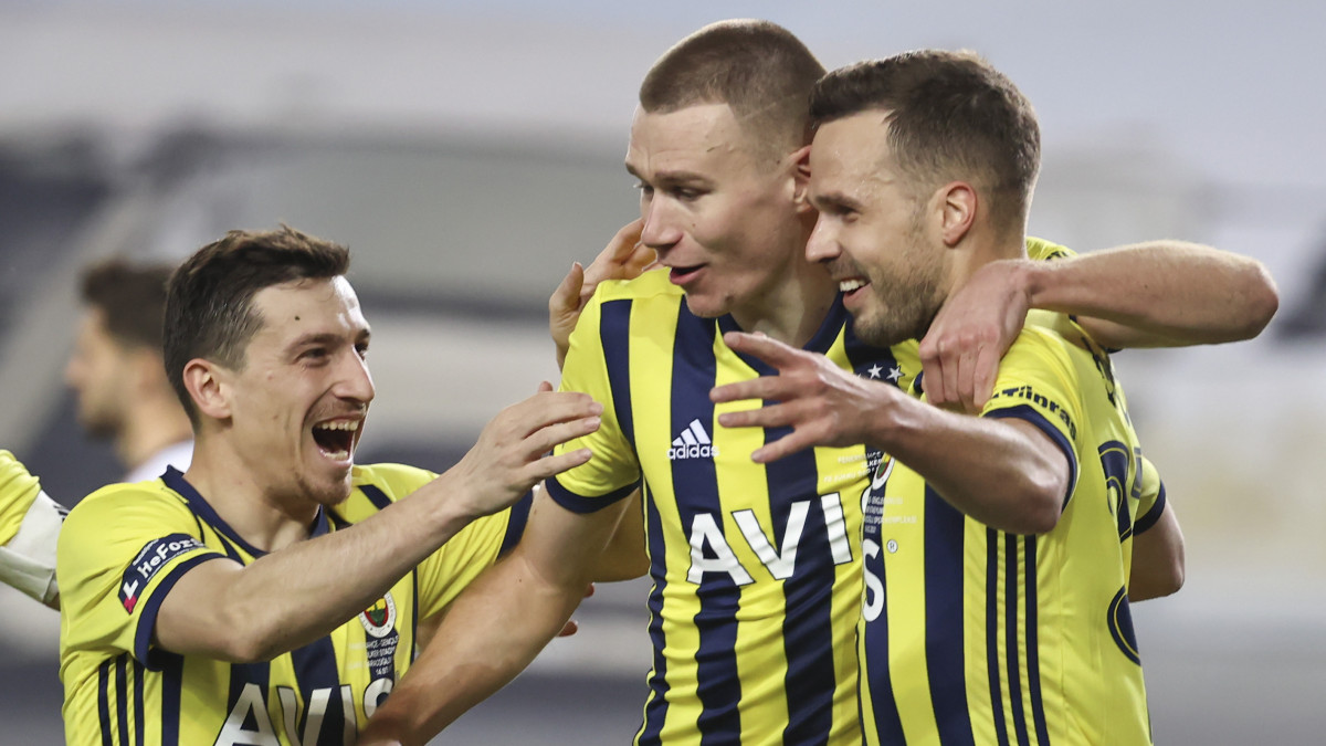 ISTANBUL, TURKEY - MARCH 14: Filip Novak (37) of Fenerbahce celebrates with his team mates after scoring a goal during the Turkish Super Lig week 30 match between Fenerbahce and Genclerbirligi at Ulker Stadium in Istanbul, Turkey on March 14, 2021. (Photo by Serhat Cagdas/Anadolu Agency via Getty Images)