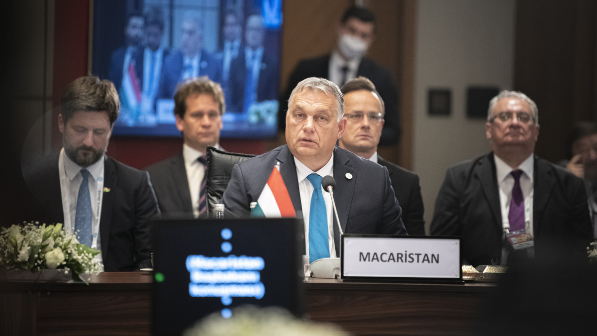 A Miniszterelnöki Sajtóiroda által közreadott képen Orbán Viktor kormányfő felszólal a Türk Nyelvű Államok Együttműködési Tanácsának isztambuli csúcstalálkozóján 2021. november 12-én.