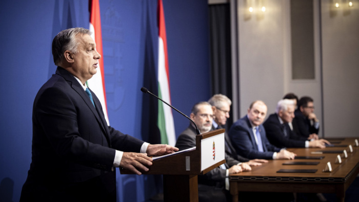 Orbán Viktor aláírta a bérmegállapodást