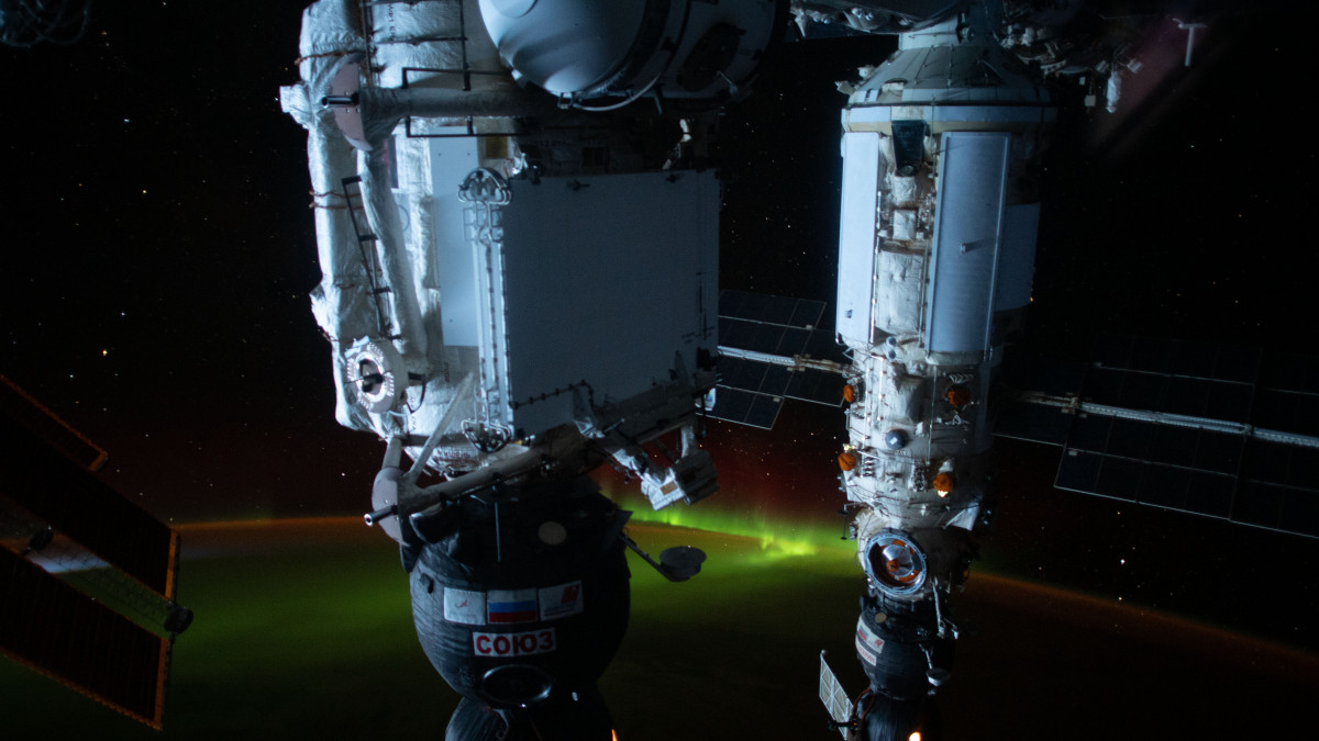 Éles manőver az űrben, orosz szemetet kerülget a Nemzetközi Űrállomás