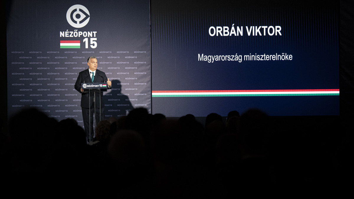 A Miniszterelnöki Sajtóiroda által közreadott képen Orbán Viktor miniszterelnök beszédet mond a Nézőpont Intézet alapításának 15. évfordulója alkalmából tartott ünnepi rendezvényen a Szépművészeti Múzeumban 2021. november 24-én.
