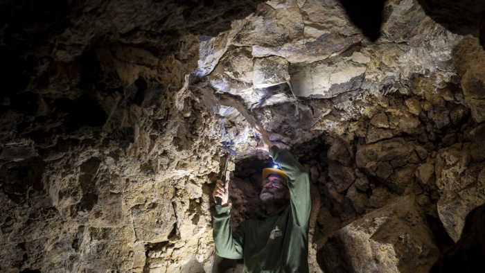 Új képek a titokzatos barlangról