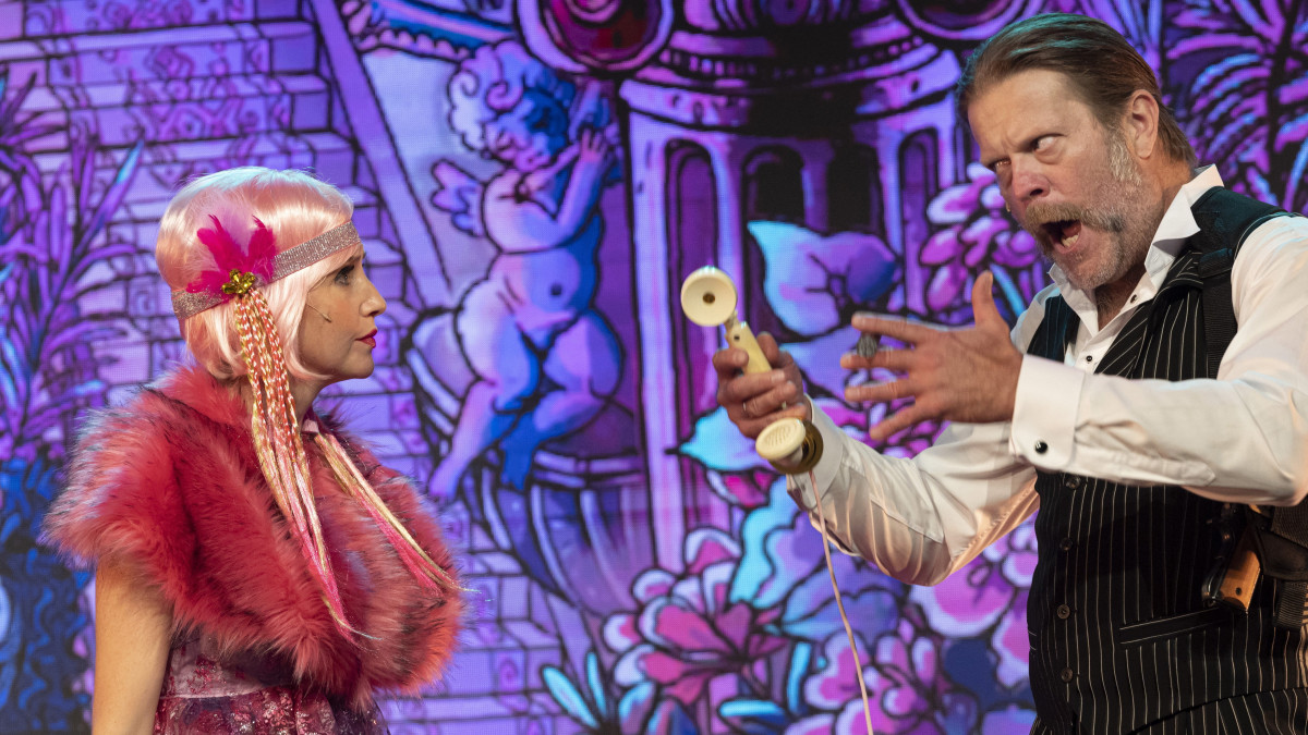 Mórocz Adrienn (b) Olive és Szabó Győző (j) Nick szerepében Woody Allen Lövések a Broadwayn című komédiájának próbáján a Thália Színházban 2021. szeptember 8-án. A darab magyarországi ősbemutatója 2021. szeptember 12-én lesz Béres Attila rendezésében.