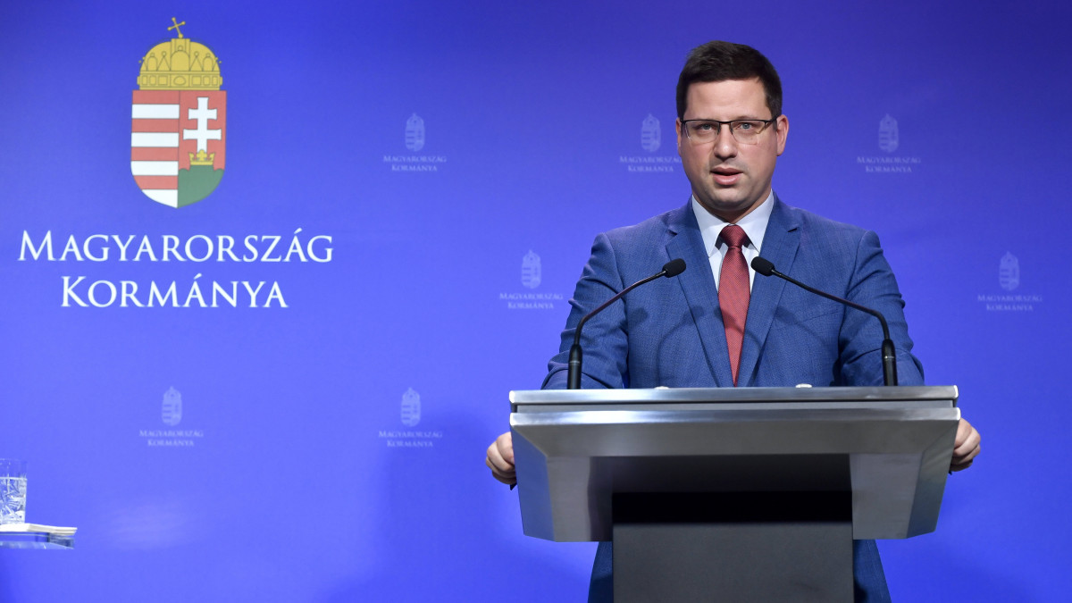 Gulyás Gergely, a Miniszterelnökséget vezető miniszter a Kormányinfó sajtótájékoztatón a Miniszterelnöki Kabinetiroda Garibaldi utcai sajtótermében 2021. december 2-án.