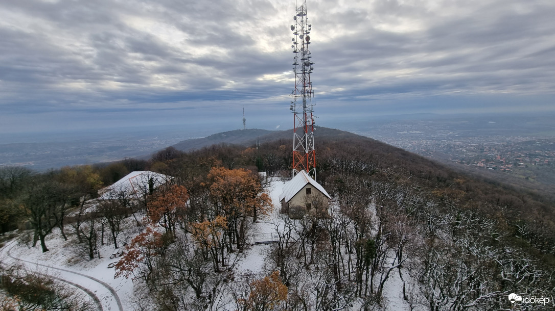 Nézegessen szikrázóan havas magyar hegycsúcsokról fotókat