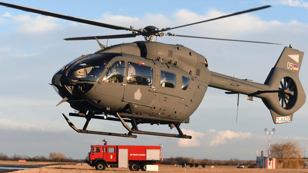 Az utolsó H145M típusú könnyű, többcélú helikopter érkezik Németországból, az Airbus donauwörthi bázisáról az MH 86. Szolnok Helikopter Bázisra 2021. december 3-án. Ezzel teljessé vált a húsz gépből álló flotta.