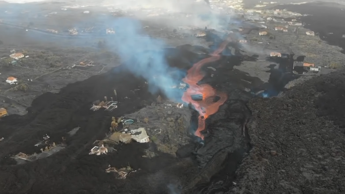 A bolygó két pontján is vulkán forrong és pusztít - drámai videók