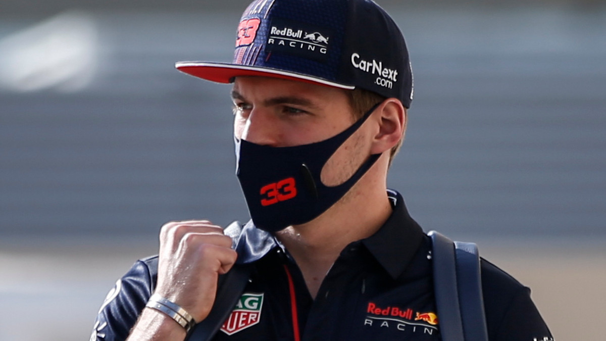 Max Verstappen, a Red Bull holland versenyzője a Forma-1-es autós gyorsasági világbajnokság abu-dzabi futamának otthont adó Yas Marina versenypályán 2021. december 9-én. A futamot december 12-én rendezik.