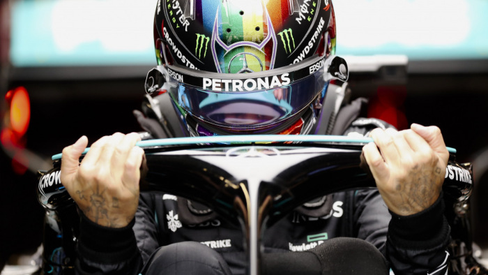 Az FIA döntött: nem enged Lewis Hamilton zsarolásának
