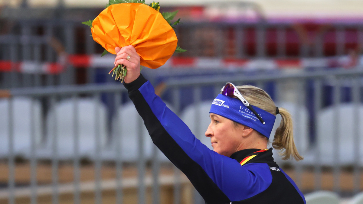 31 October 2021, Bavaria, Inzell: Speed skating German Championships, decision, womens mass start with international participation. Claudia Pechstein waves with flowers after the award ceremony. Photo: Karl-Josef Hildenbrand/dpa (Photo by Karl-Josef Hildenbrand/picture alliance via Getty Images)