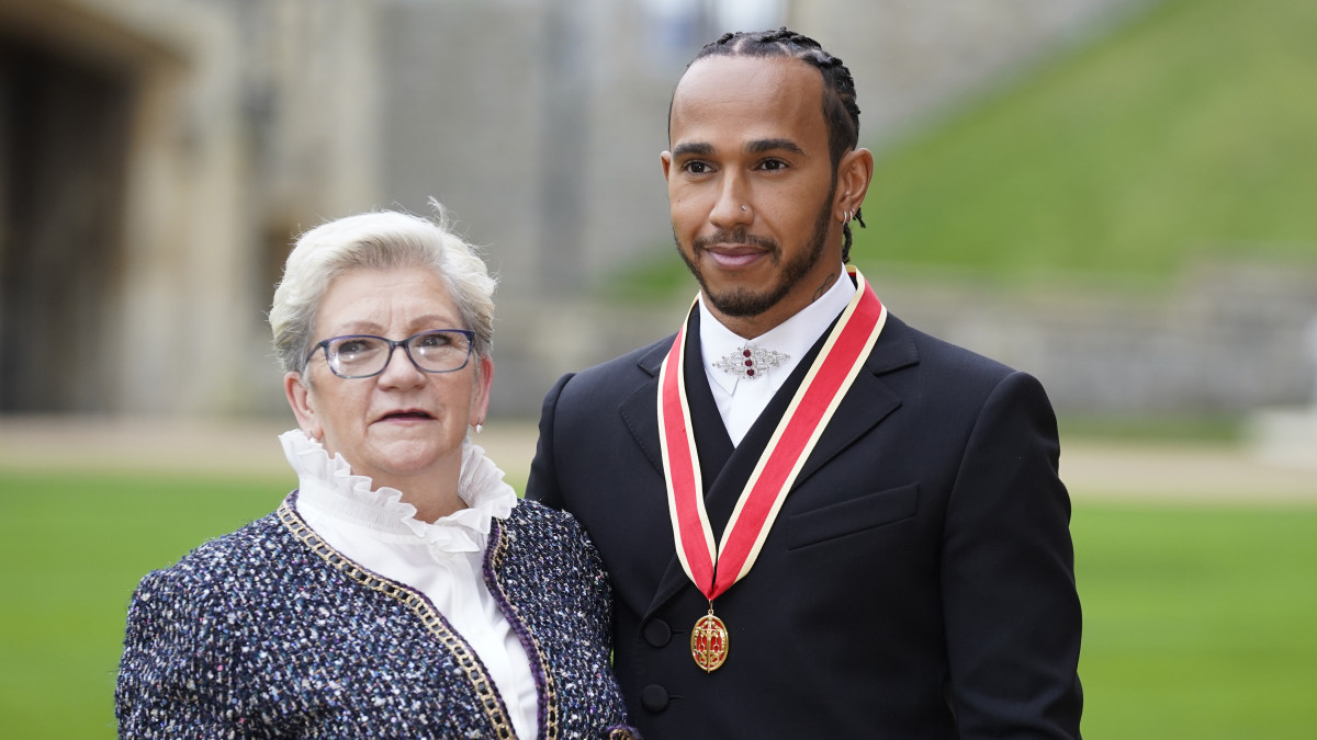 WINDSOR, ENGLAND - DECEMBER 15: Sir Lewis Hamilton with his mother Carmen Lockhart after he was made a Knight Bachelor by the Prince of Wales during a investiture ceremony at Windsor Castle on December 15, 2021 in Windsor, England. (Photo by Andrew Matthews - WPA Pool/Getty Images)