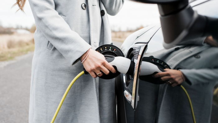Autógyártók: újra kell tárgyalni a brexitet az akkumulátorgyártás miatt