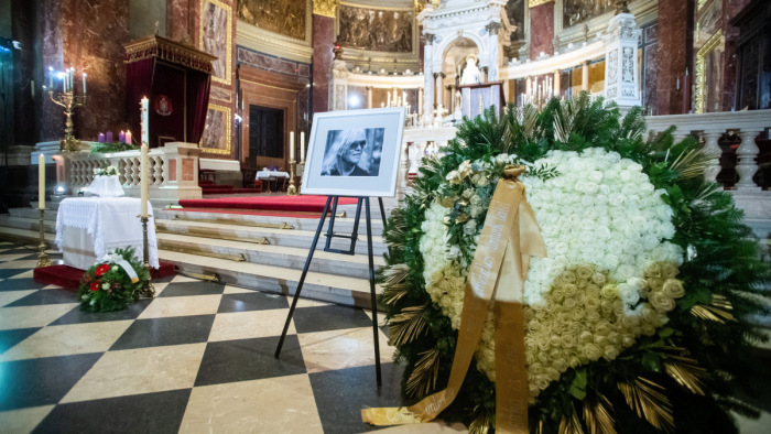 Megtelt a Bazilika a Kóbor János emlékére tartott gyászmisén - fotók
