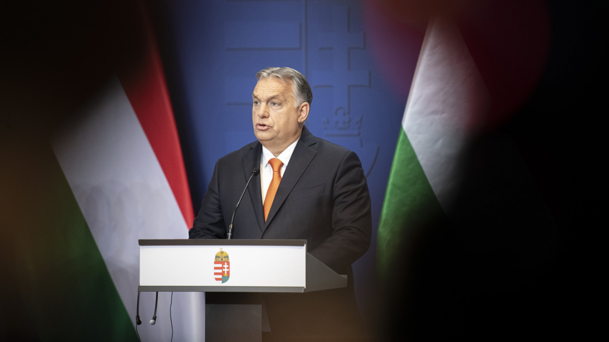 A Miniszterelnöki Sajtóiroda által közreadott képen Orbán Viktor miniszterelnök a Kormányinfó sajtótájékoztatón a Karmelita kolostorban 2021. december 21-én.