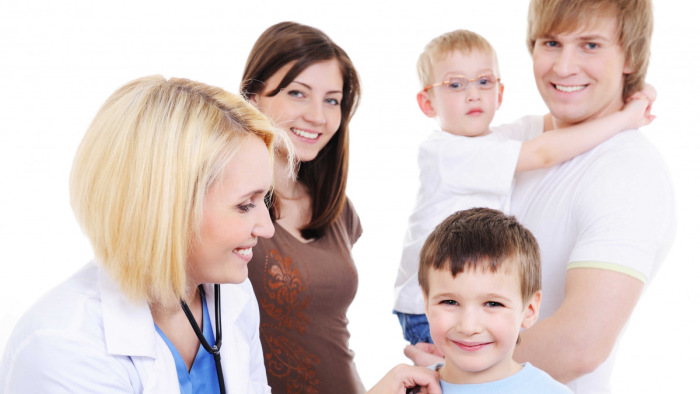 Járvány idején kiút lehet a családi egészségbiztosítás (x)