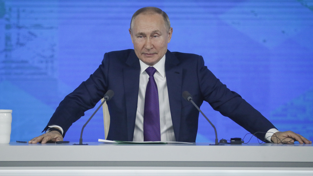 Vlagyimir Putyin orosz elnök beszél az évértékelő sajtótájékoztatóján Moszkvában 2021. december 23-án.