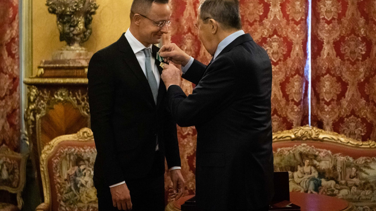 Szergej Lavrov kitünteti Szijjártó Pétert a Barátságért kitüntetéssel