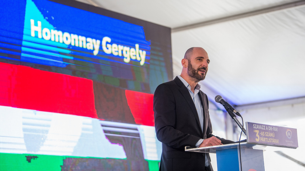 Homonnay Gergely író, újságíró a DK Gyere bátran, Magyarország! címmel tartott kampányrendezvényén a XIII. kerületi Szent István parkban 2018. április 6-án.
