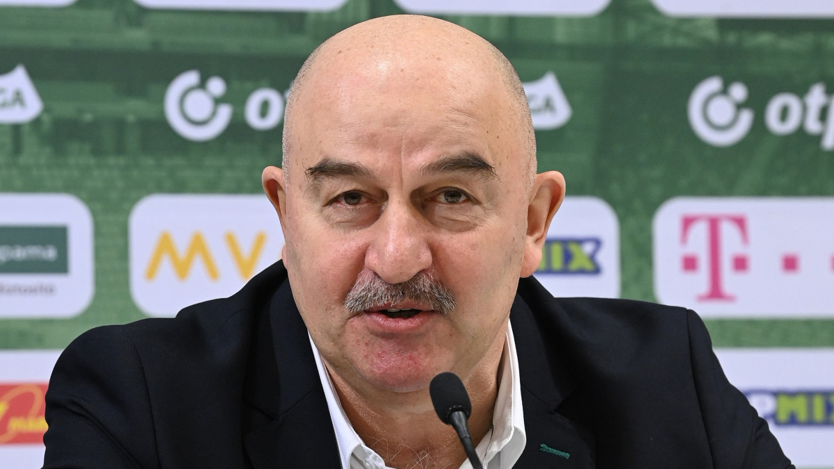 Sztanyiszlav Csercseszov, a Ferencváros labdarúgócsapatának új vezetőedzője bemutatkozó sajtótájékoztatót tart a Groupama Arénában 2022. január 6-án.