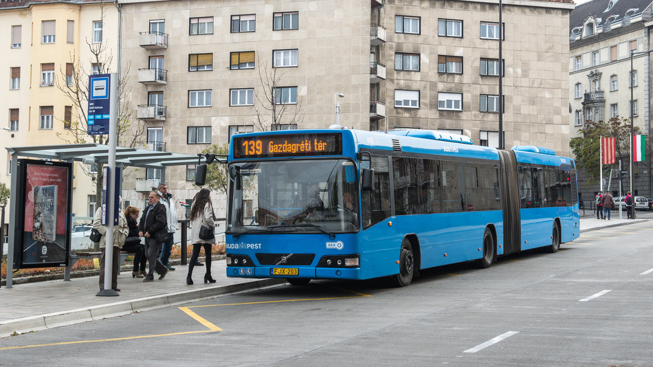 BKV: drasztikusan csökkent a buszvezetők száma a nyáron