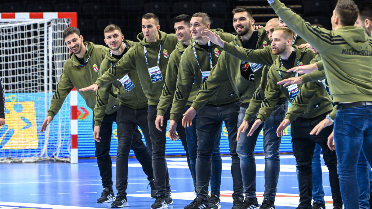 A jelenlegi férfi kézilabda-válogatott tagjai az All-Star gálamérkőzésen, az újonnan átadott Budapesti Kézilabda Arénában 2021. december 16-án.